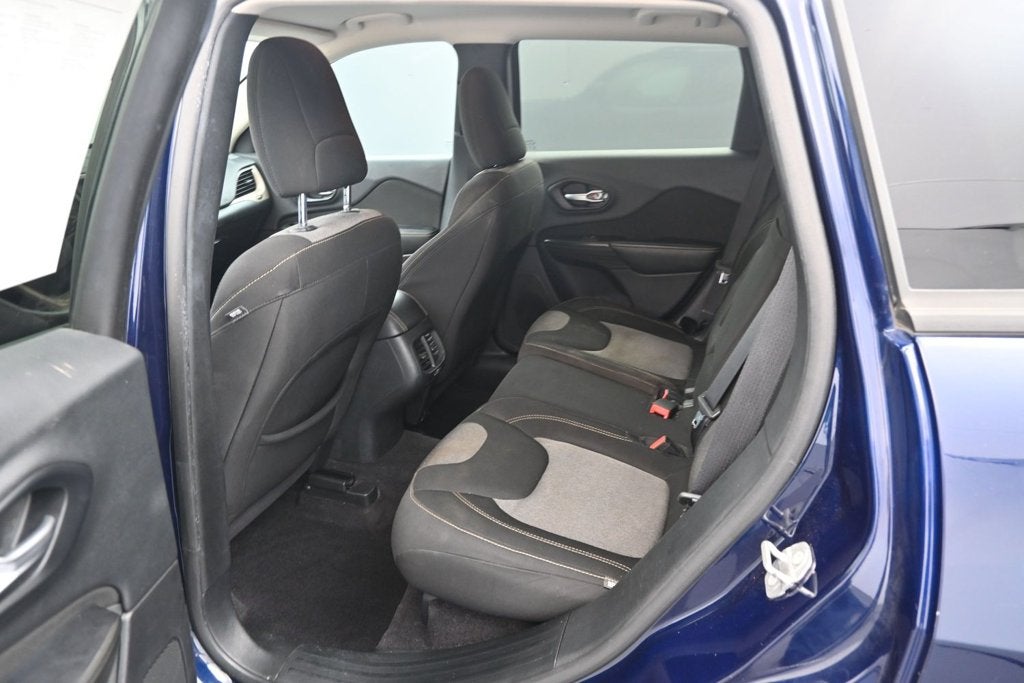 2016 Jeep Cherokee Sport