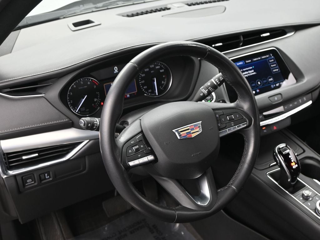 2022 Cadillac XT4 Premium Luxury