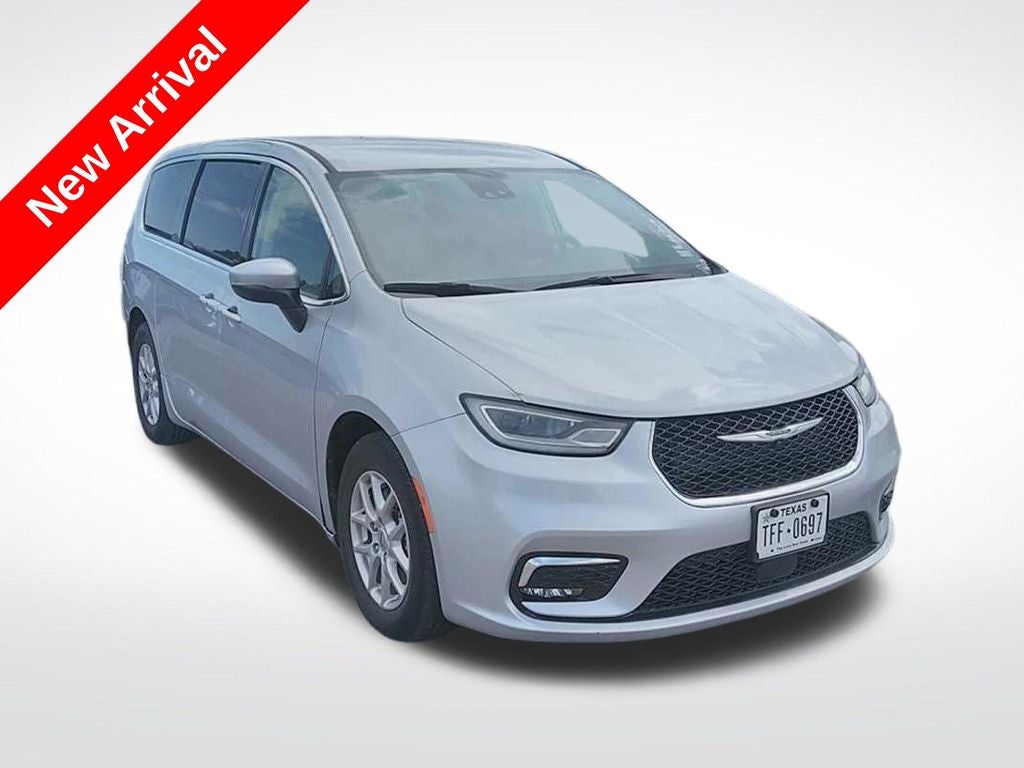 2023 Chrysler Pacifica Touring L's photo
