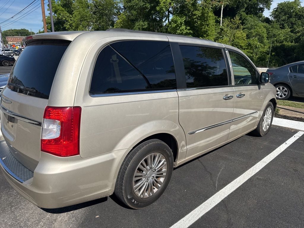 2014 Chrysler Town & Country Touring-L