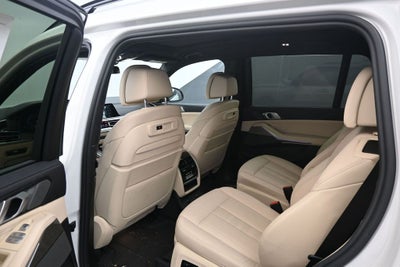 2022 BMW X7 M50i