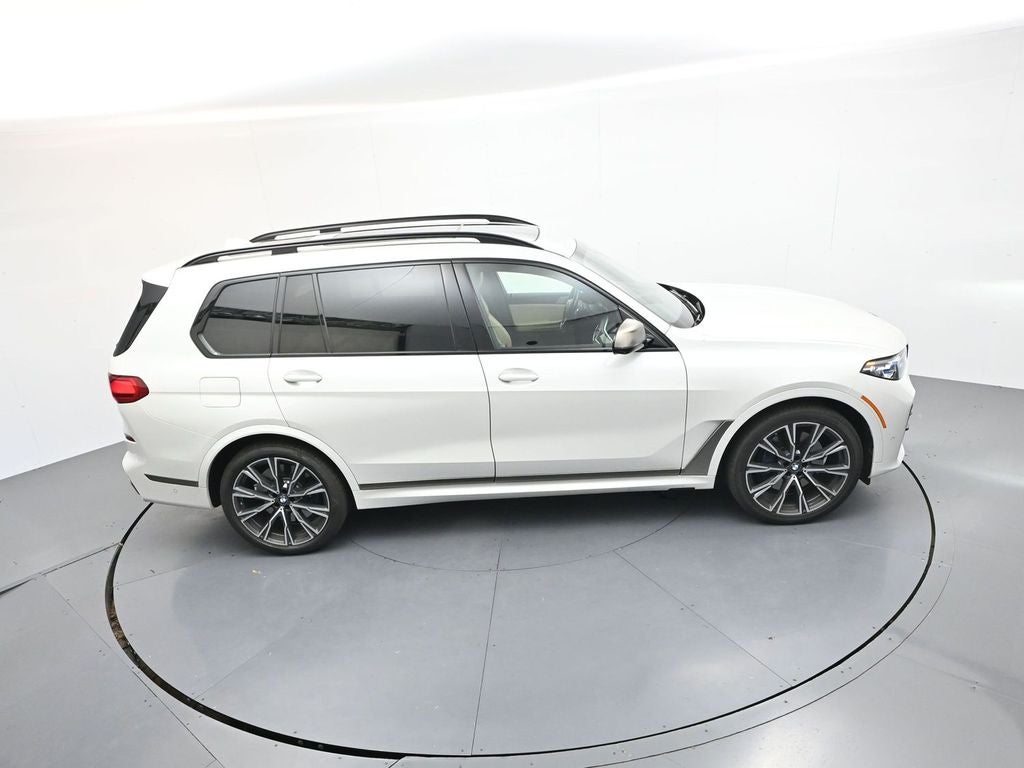 2022 BMW X7 M50i