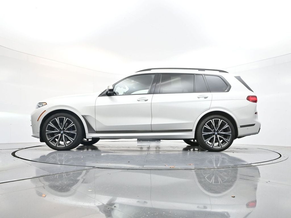 2022 BMW X7 M50i