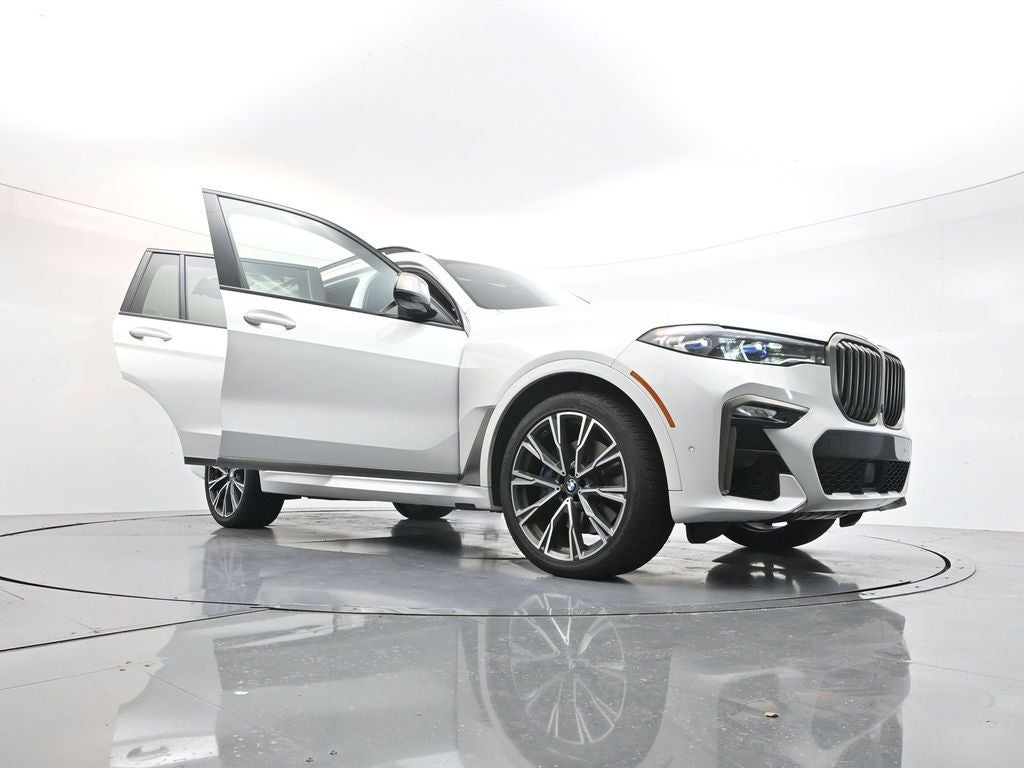 2022 BMW X7 M50i