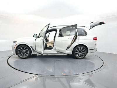 2022 BMW X7 M50i