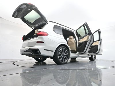 2022 BMW X7 M50i