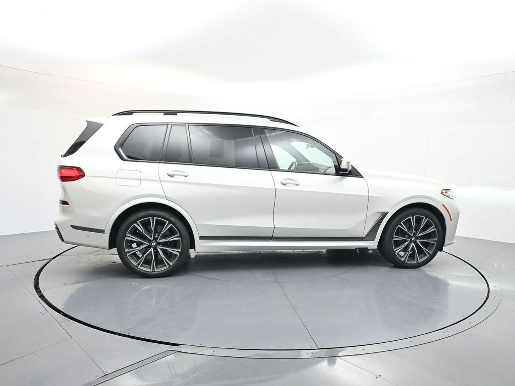 2022 BMW X7 M50i