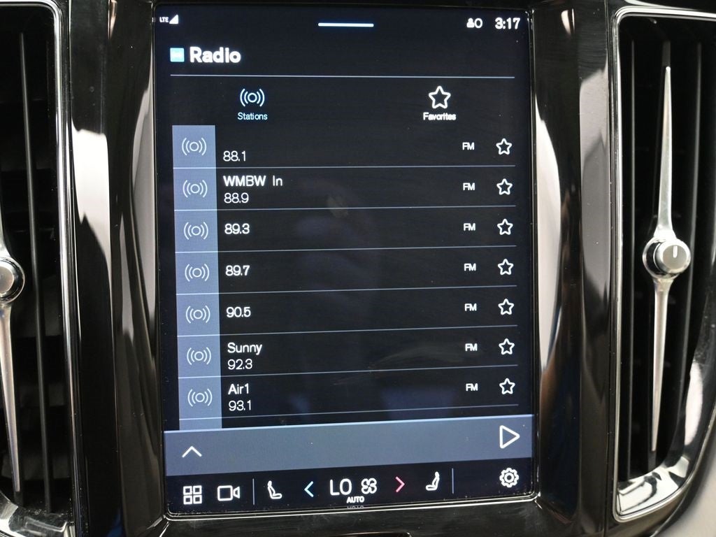 2022 Volvo XC60 B5 Momentum