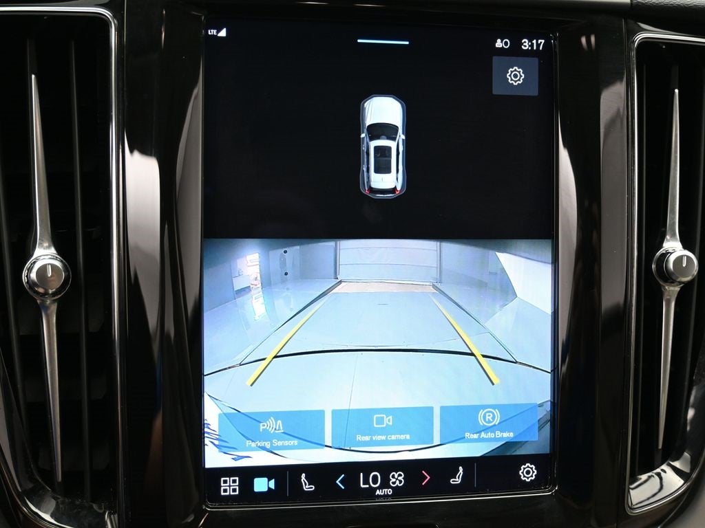 2022 Volvo XC60 B5 Momentum