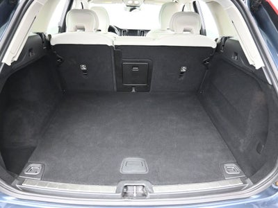 2022 Volvo XC60 B5 Momentum