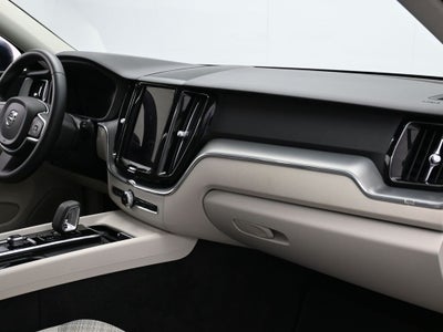 2022 Volvo XC60 B5 Momentum