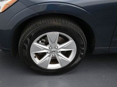 2022 Volvo XC60 B5 Momentum