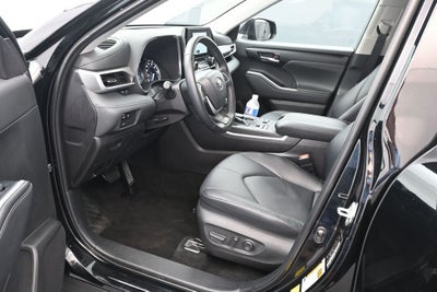 2025 Toyota Highlander XLE