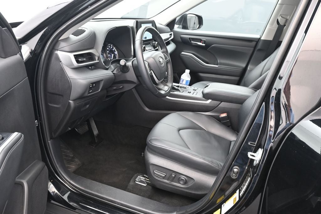 2025 Toyota Highlander XLE