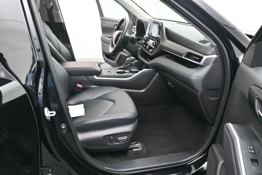 2025 Toyota Highlander XLE