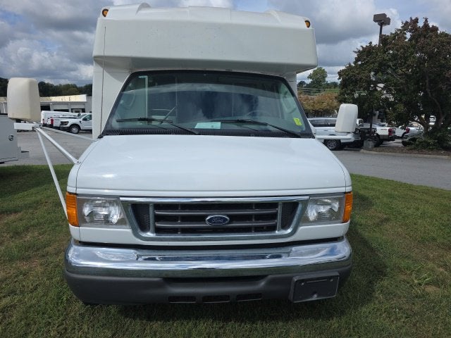 2006 Ford E-450SD Base