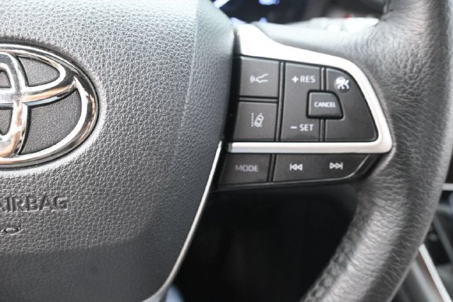 2021 Toyota Sienna XLE 8 Passenger