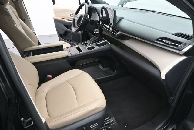 2021 Toyota Sienna XLE 8 Passenger