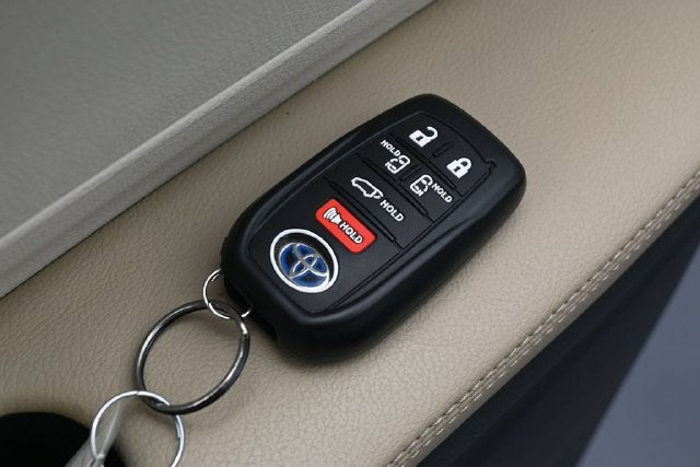 2021 Toyota Sienna XLE 8 Passenger