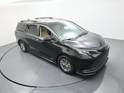 2021 Toyota Sienna XLE 8 Passenger
