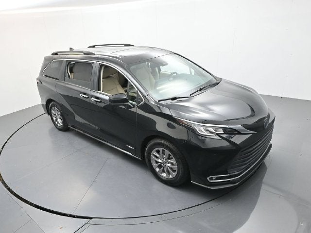 2021 Toyota Sienna XLE 8 Passenger