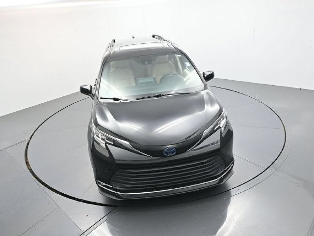 2021 Toyota Sienna XLE 8 Passenger