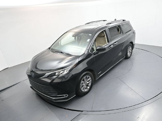 2021 Toyota Sienna XLE 8 Passenger