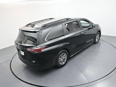 2021 Toyota Sienna XLE 8 Passenger