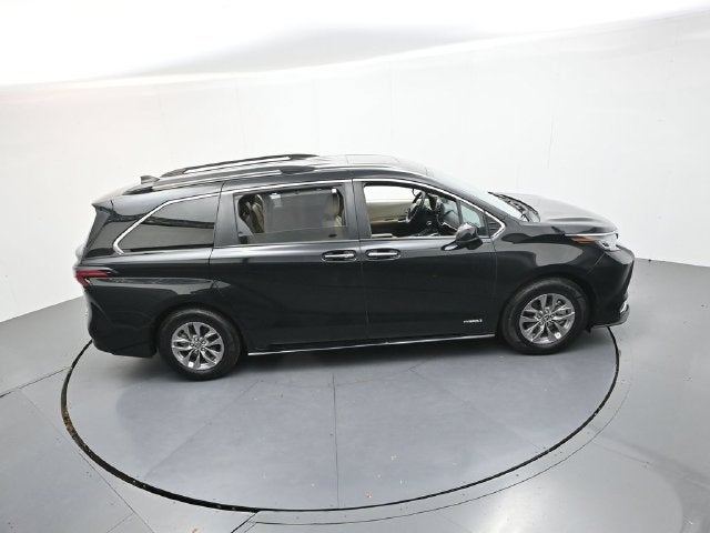 2021 Toyota Sienna XLE 8 Passenger