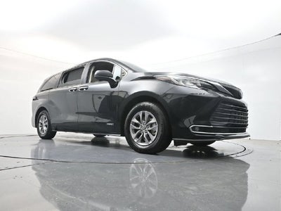 2021 Toyota Sienna XLE 8 Passenger