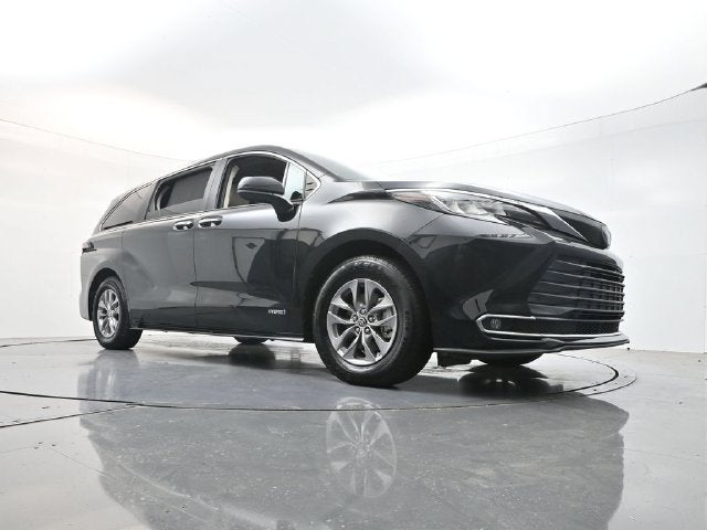 2021 Toyota Sienna XLE 8 Passenger