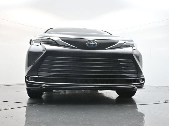 2021 Toyota Sienna XLE 8 Passenger