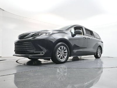 2021 Toyota Sienna XLE 8 Passenger