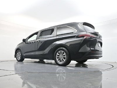 2021 Toyota Sienna XLE 8 Passenger
