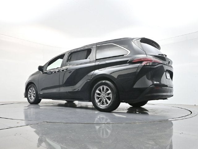 2021 Toyota Sienna XLE 8 Passenger