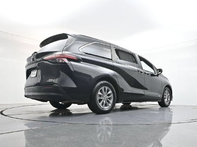 2021 Toyota Sienna XLE 8 Passenger