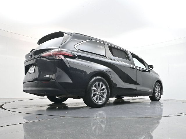 2021 Toyota Sienna XLE 8 Passenger