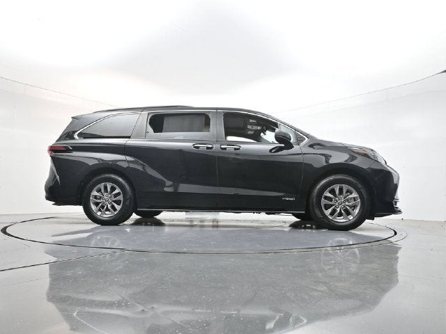 2021 Toyota Sienna XLE 8 Passenger
