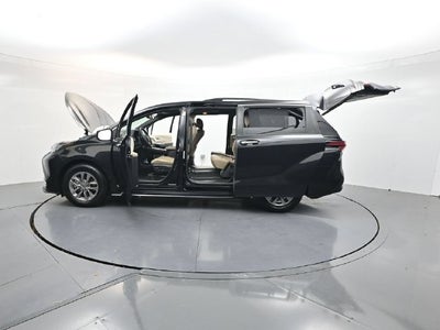 2021 Toyota Sienna XLE 8 Passenger