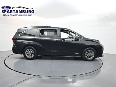 2021 Toyota Sienna XLE 8 Passenger
