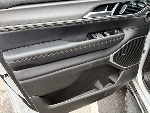 2025 Jeep Wagoneer Base