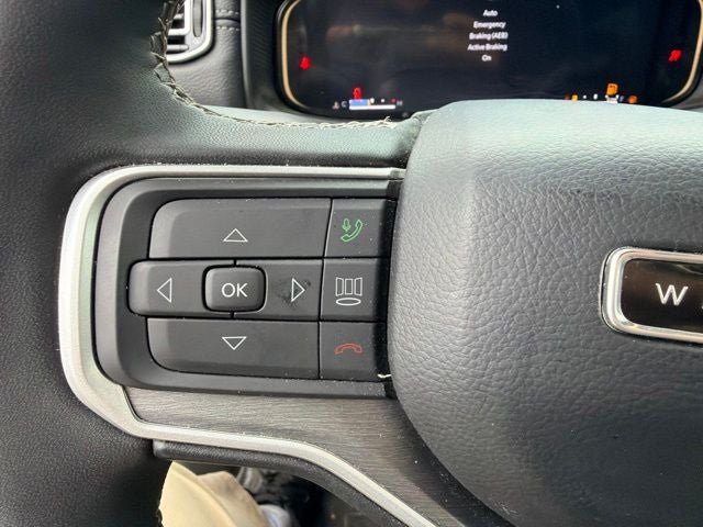 2025 Jeep Wagoneer Base