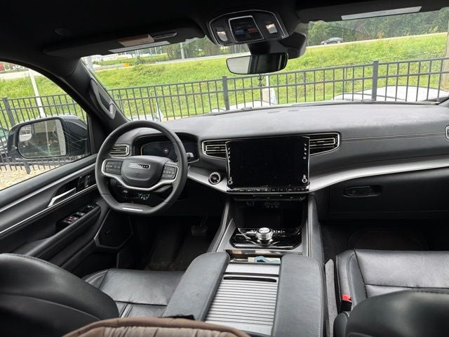 2025 Jeep Wagoneer Base
