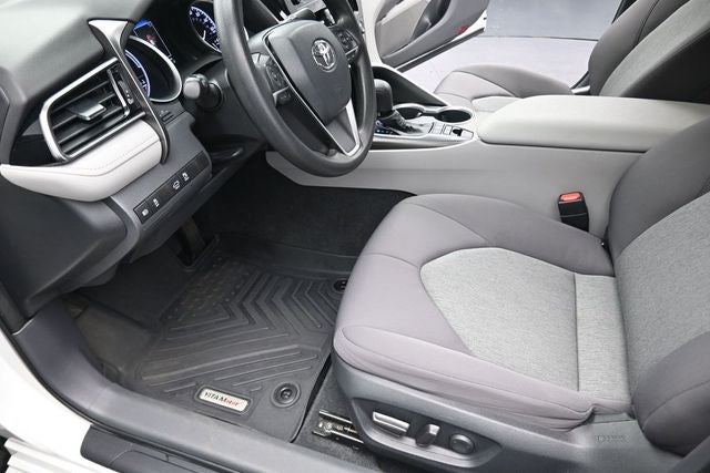 2022 Toyota Camry Hybrid LE
