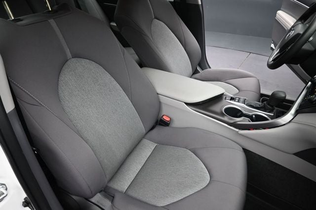 2022 Toyota Camry Hybrid LE