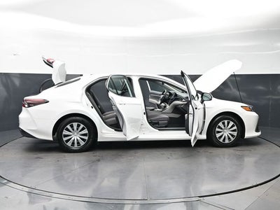 2022 Toyota Camry Hybrid LE