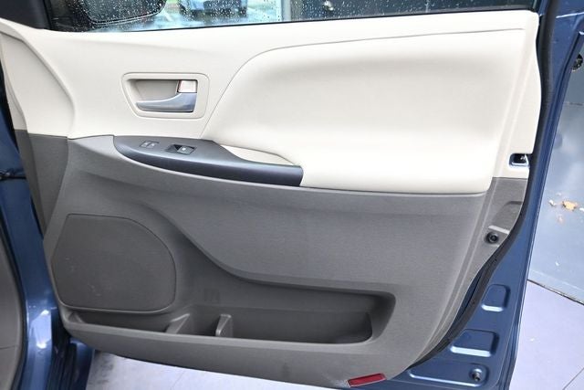 2017 Toyota Sienna LE 8 Passenger