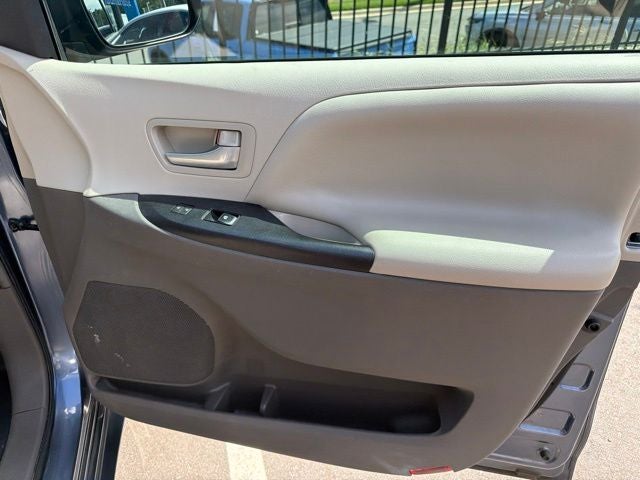 2017 Toyota Sienna LE 8 Passenger