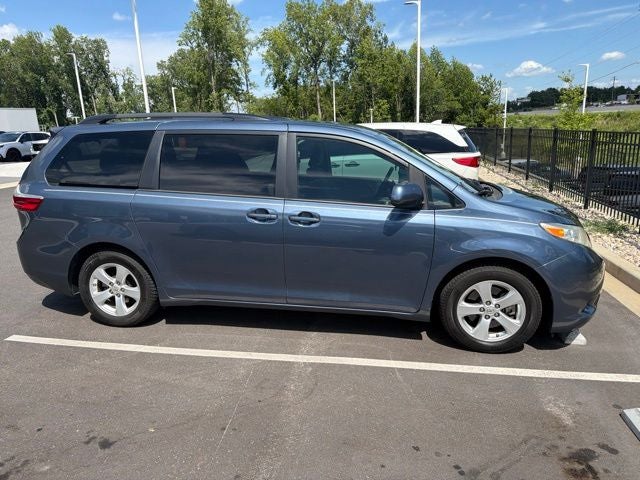 2017 Toyota Sienna LE 8 Passenger