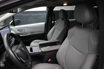 2025 Toyota Sienna XLE 8 Passenger